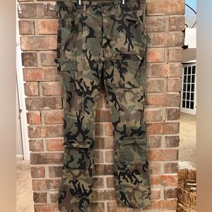Boohoo Men's Green Camouflage Cargo Pants